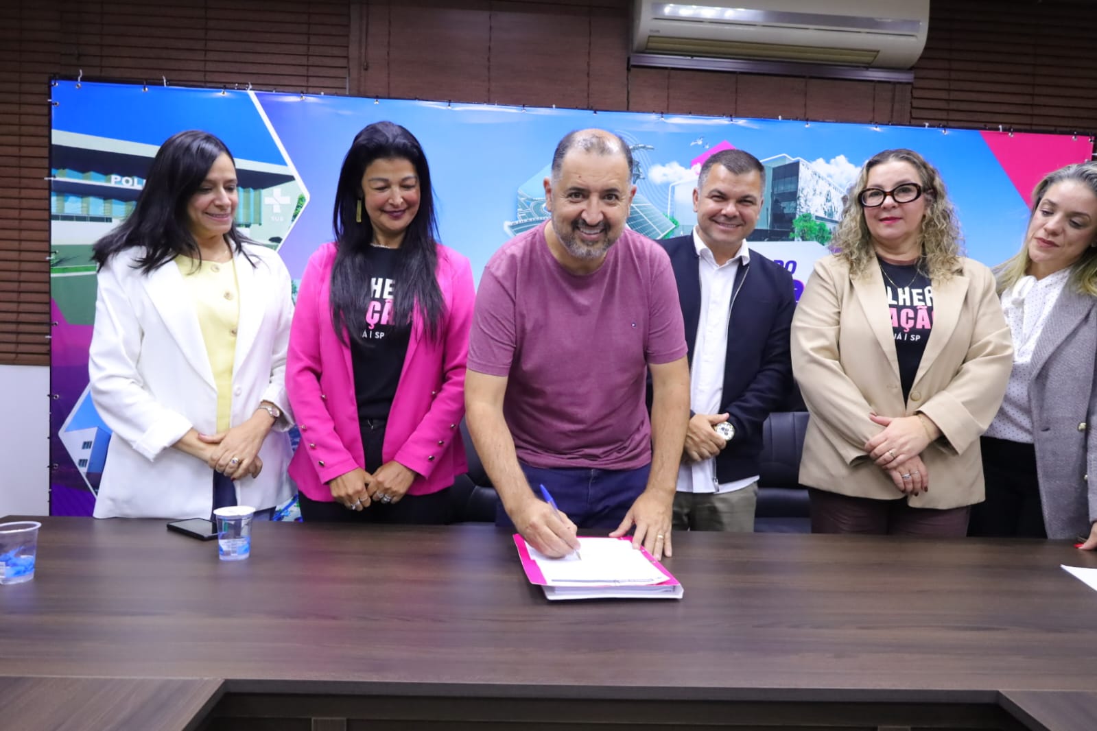 Prefeito Marcelo Oliveira assinou o documento de reconhecimento à entidade nesta terça-feira - Foto: Evandro Oliveira - PMM