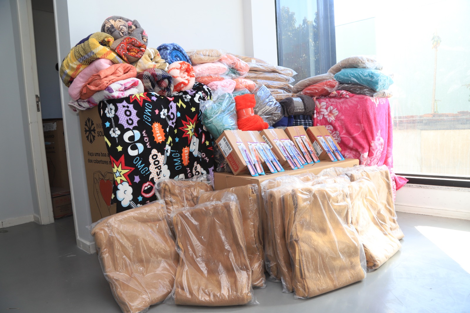 Neste ano, a campanha prioriza a arrecadação de roupas masculinas, além de cobertores, cachecóis, toucas, luvas e meias. Crédito da foto: Evandro Oliveira/PMM