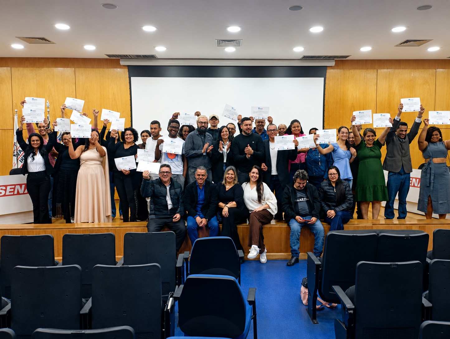 Formandos dos cursos de informática celebram entrega dos certificados - Foto: Cleber Juliano - PMM
