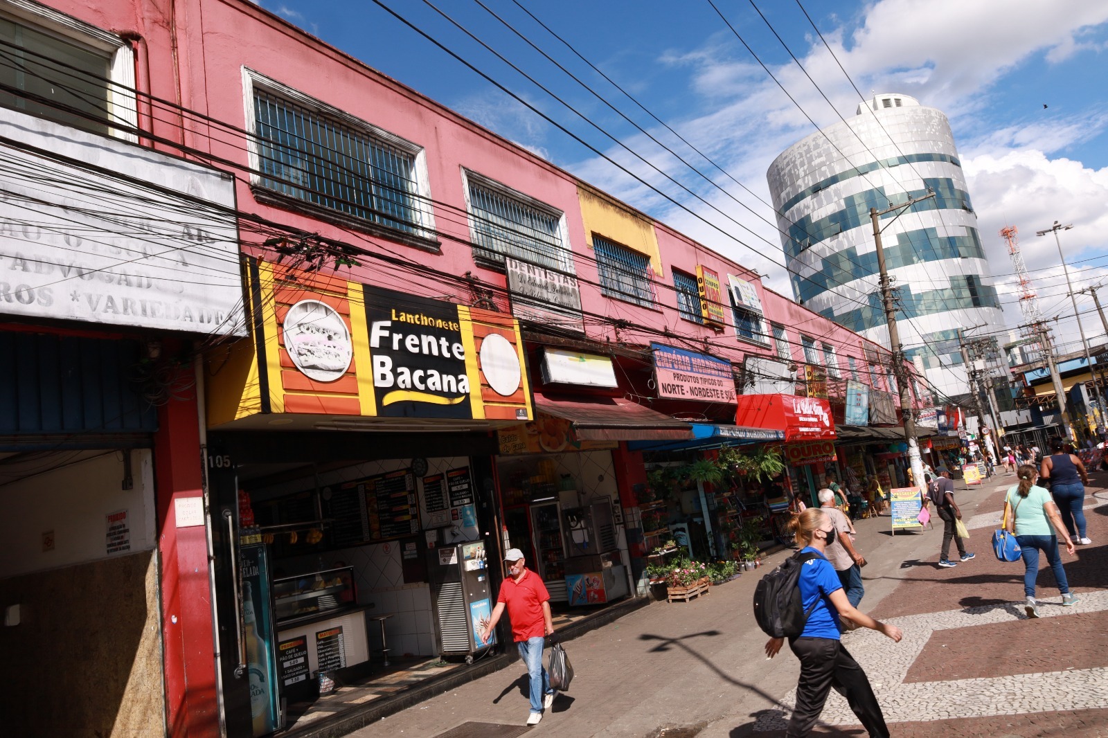 Serviços e comércio impulsionaram mercado de trabalho no mês de abril - Foto: Divulgação - PMM