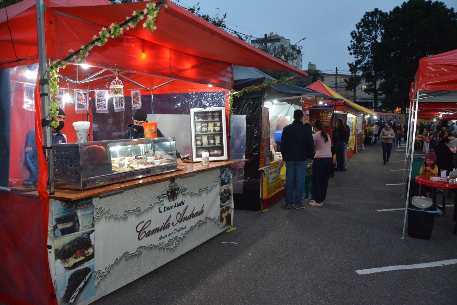 Feira Gastronômica da rua Pedro de Toledo acontece todas as quartas-feiras à noite - Foto: Divulgação - PMM